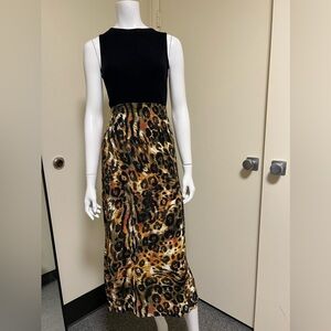 NWT DKNY - Animal print skirt mini pleated style with side slit - Size M